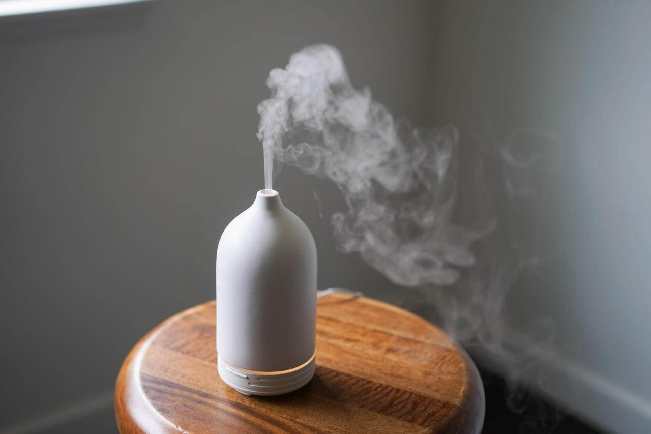 Aromatherapy diffuser for essential oils